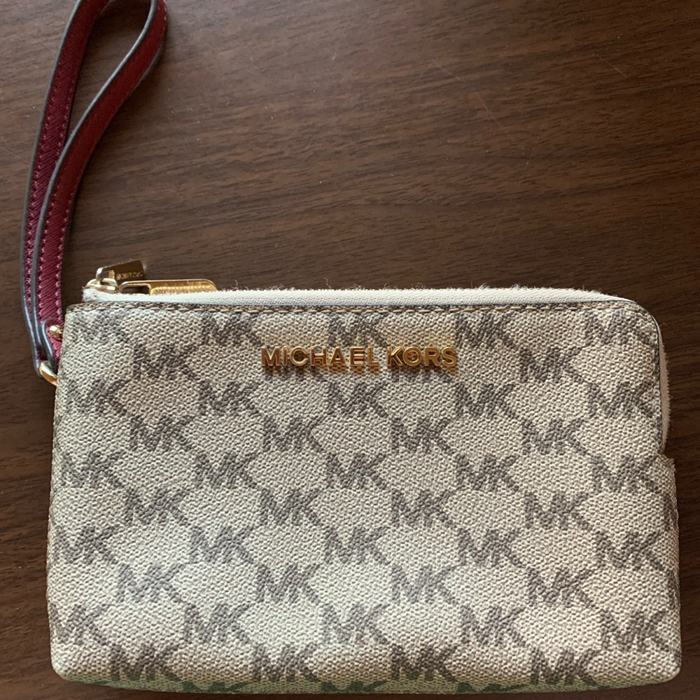 Micheal Kors double zipped pocket wristlet